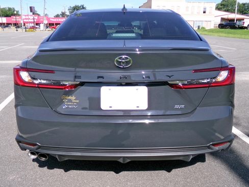 Used 2025 Toyota Camry SE FWD image 4