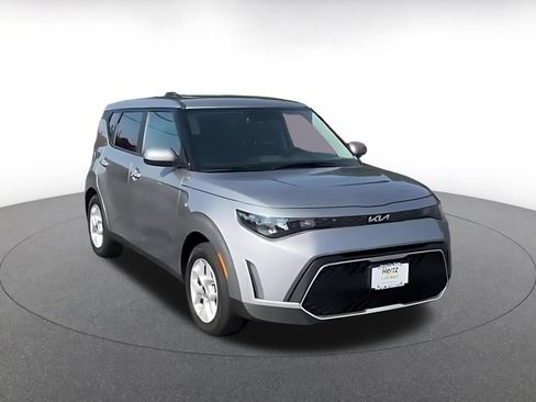 Used 2025 Kia Soul LX w/ LX Technology Package FWD image 3