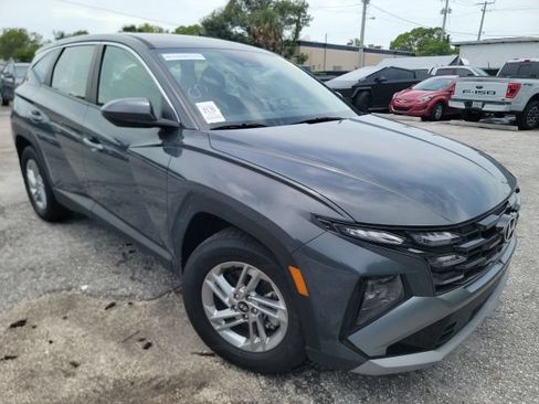 Used 2025 Hyundai Tucson SE FWD image 1