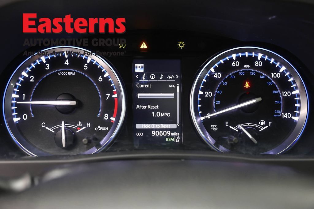 Used 2017 Toyota Highlander Limited Platinum AWD/4WD image 18