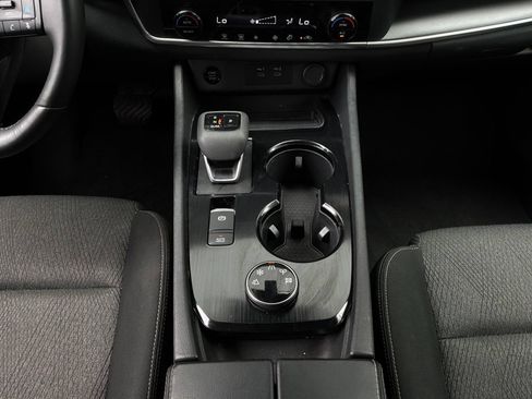 Used 2025 Nissan Rogue SV AWD/4WD image 16