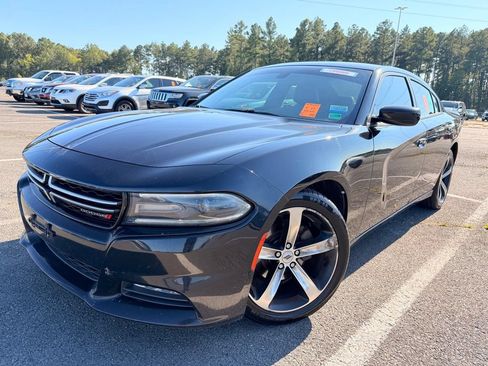 Used 2017 Dodge Charger SXT w/ Plus Group RWD image 2