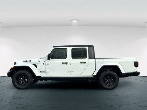 Used 2023 Jeep Gladiator Sport image 3