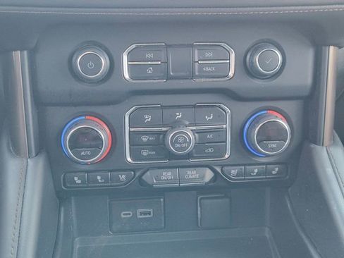 Used 2023 Chevrolet Suburban High Country AWD/4WD image 17