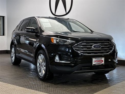 Used 2023 Ford Edge Titanium image 2