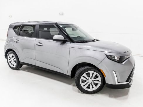 Used 2023 Kia Soul LX FWD image 9