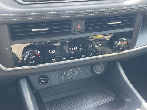 Used 2025 Nissan Rogue SV FWD image 26