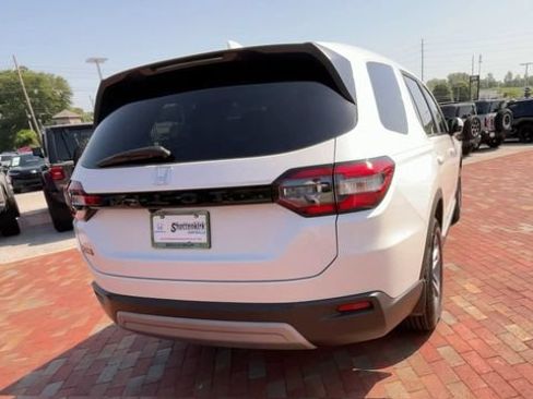 Certified 2025 Honda Pilot EX-L image 9