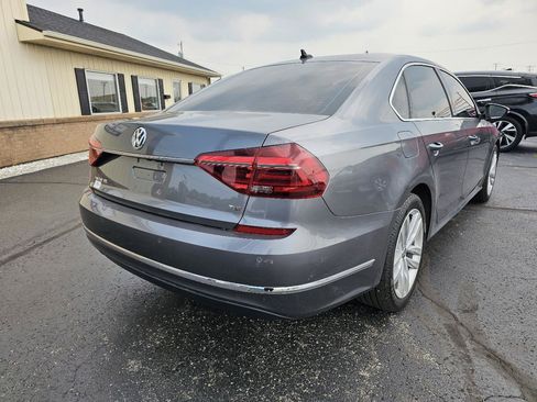Used 2018 Volkswagen Passat 2.0T SE FWD image 21