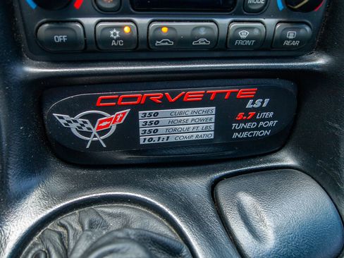 Used 1998 Chevrolet Corvette Coupe w/ Memory Pkg RWD image 18