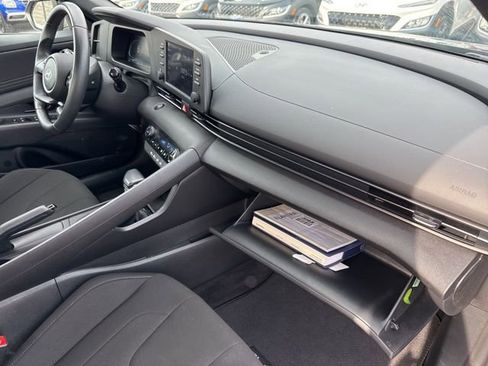 Certified 2025 Hyundai Elantra Sport image 25
