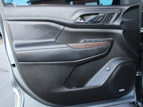 Used 2023 GMC Acadia Denali w/ Denali Ultimate Package image 15