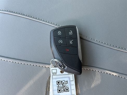 Used 2024 GMC Acadia Elevation image 19