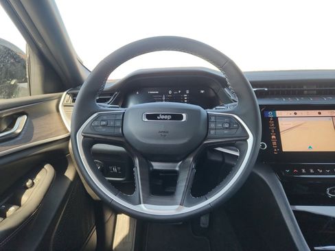 New 2026 Jeep Grand Cherokee Altitude image 12