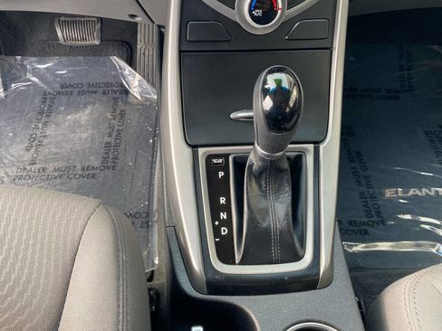 Used 2016 Hyundai Elantra SE image 18