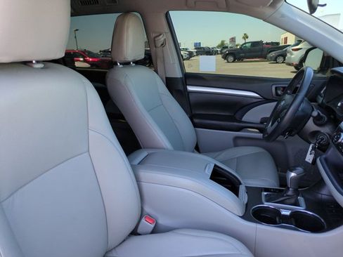 Used 2018 Toyota Highlander Plus FWD image 20
