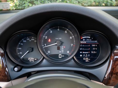 Certified 2024 Porsche Macan image 21