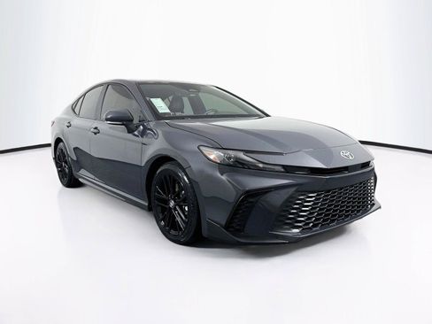Used 2025 Toyota Camry SE w/ Convenience Package FWD image 9