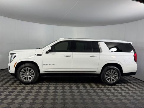 Used 2025 GMC Yukon XL Denali AWD/4WD image 9