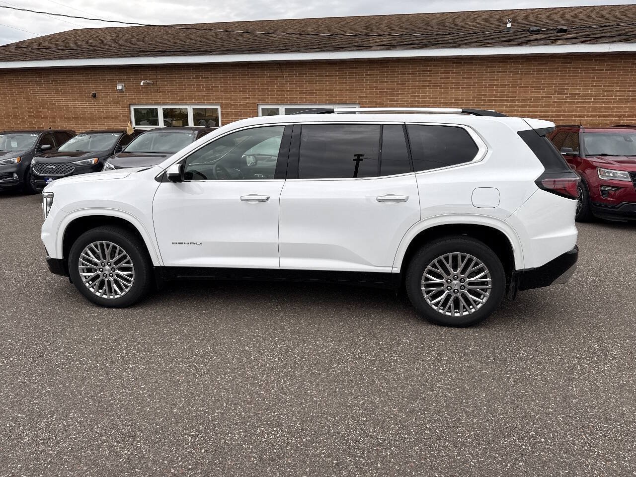Used 2024 GMC Acadia Denali w/ LPO, Floor Liner Package AWD/4WD image 5