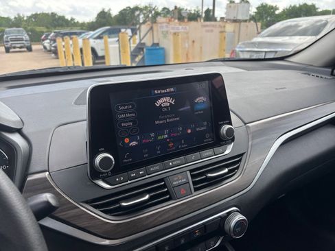 Used 2025 Nissan Altima 2.5 SV image 20