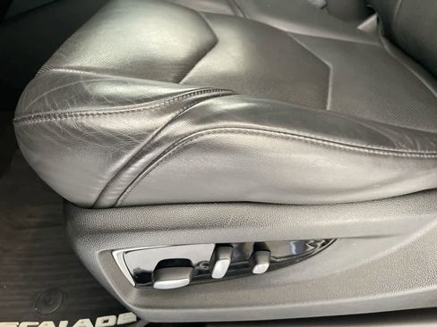 Used 2020 Cadillac Escalade Luxury image 12