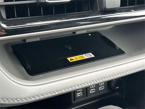 Used 2023 Toyota Highlander XLE image 28