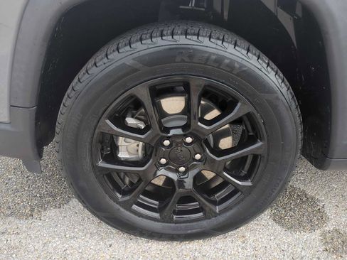 Used 2023 Jeep Compass Latitude w/ Convenience Group AWD/4WD image 32