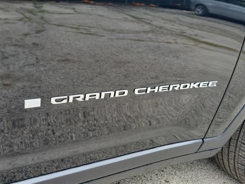 Used 2025 Jeep Grand Cherokee Laredo X RWD image 7