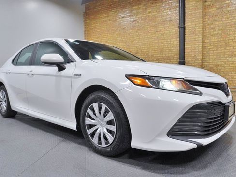 Used 2018 Toyota Camry LE image 6