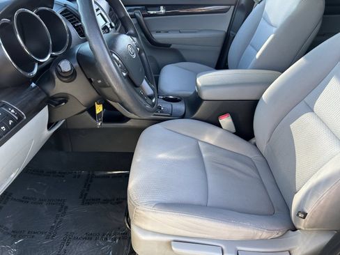 Used 2012 Kia Sorento LX w/ Convenience Pkg FWD image 22