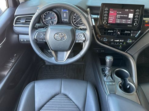 Used 2022 Toyota Camry SE FWD image 17