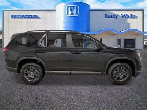 New 2025 Honda Pilot TrailSport image 2