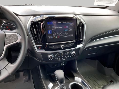 Used 2023 Chevrolet Traverse LT FWD image 7