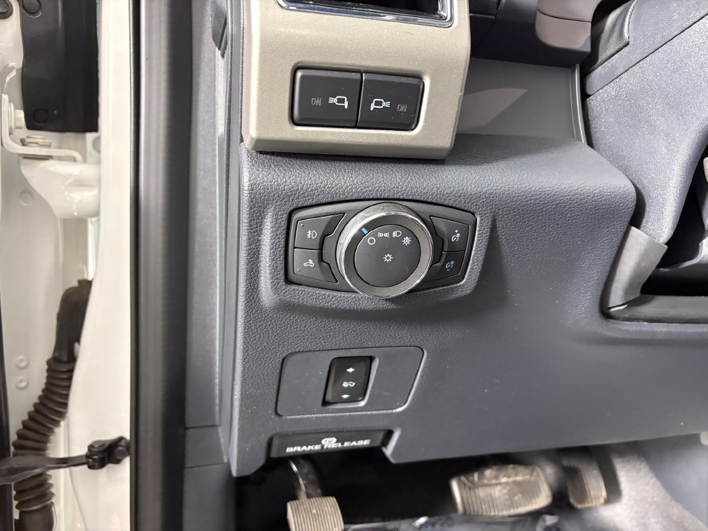 Used 2022 Ford F350 Lariat w/ Lariat Value Package AWD/4WD image 14