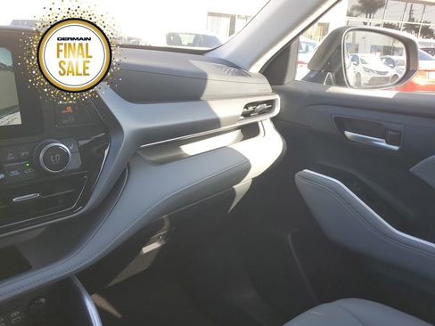 Certified 2024 Toyota Highlander XLE image 28