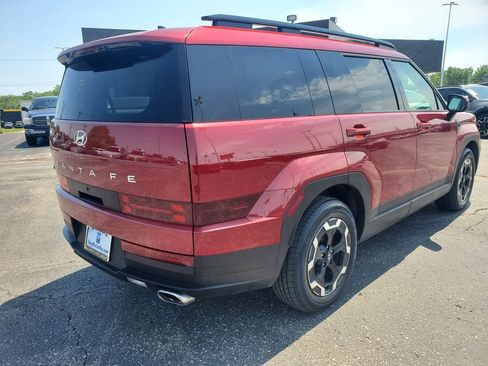 Used 2025 Hyundai Santa Fe SEL FWD image 2