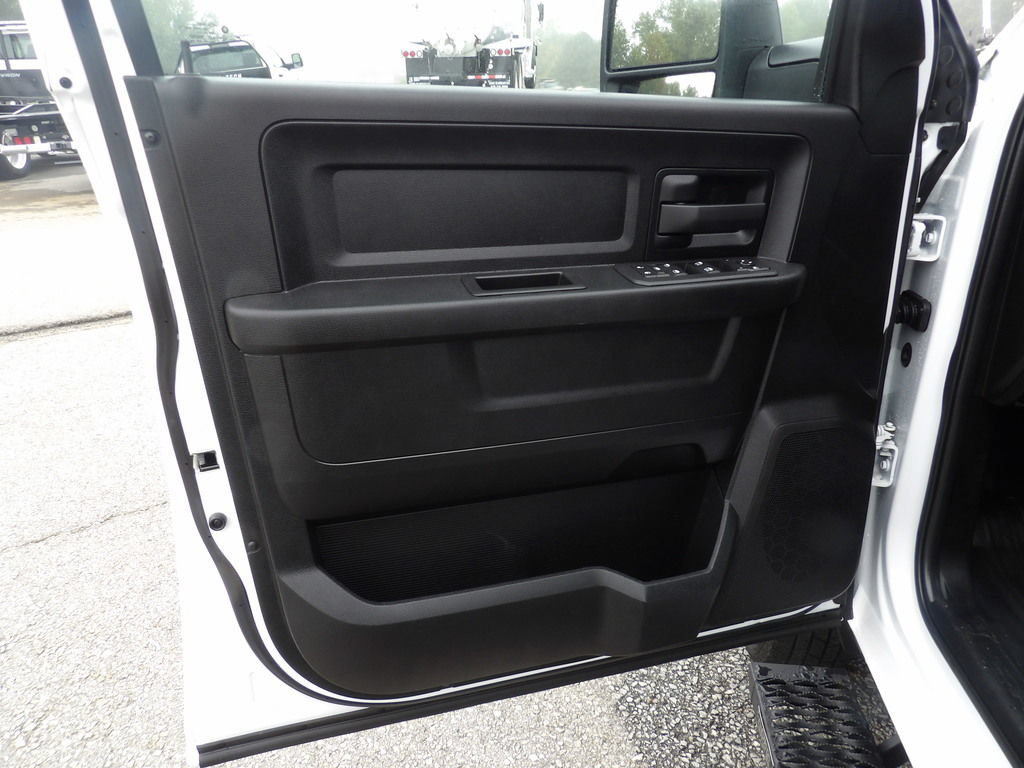 Used 2026 RAM 3500 Tradesman w/ Chrome Appearance Group AWD/4WD image 14