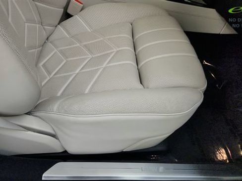 Used 2023 BMW i7 xDrive60 AWD/4WD image 37