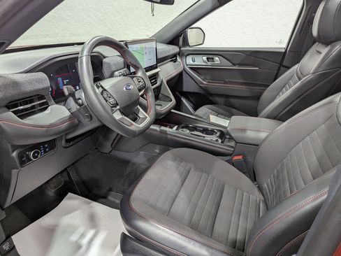 Used 2025 Ford Explorer ST-Line w/ Premium Package image 16