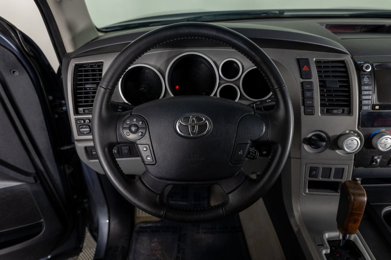 Used 2010 Toyota Tundra Limited w/ Memory Pkg AWD/4WD image 30