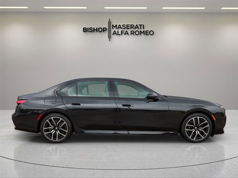 Used 2025 BMW 740i 740i w/ Premium Package image 8