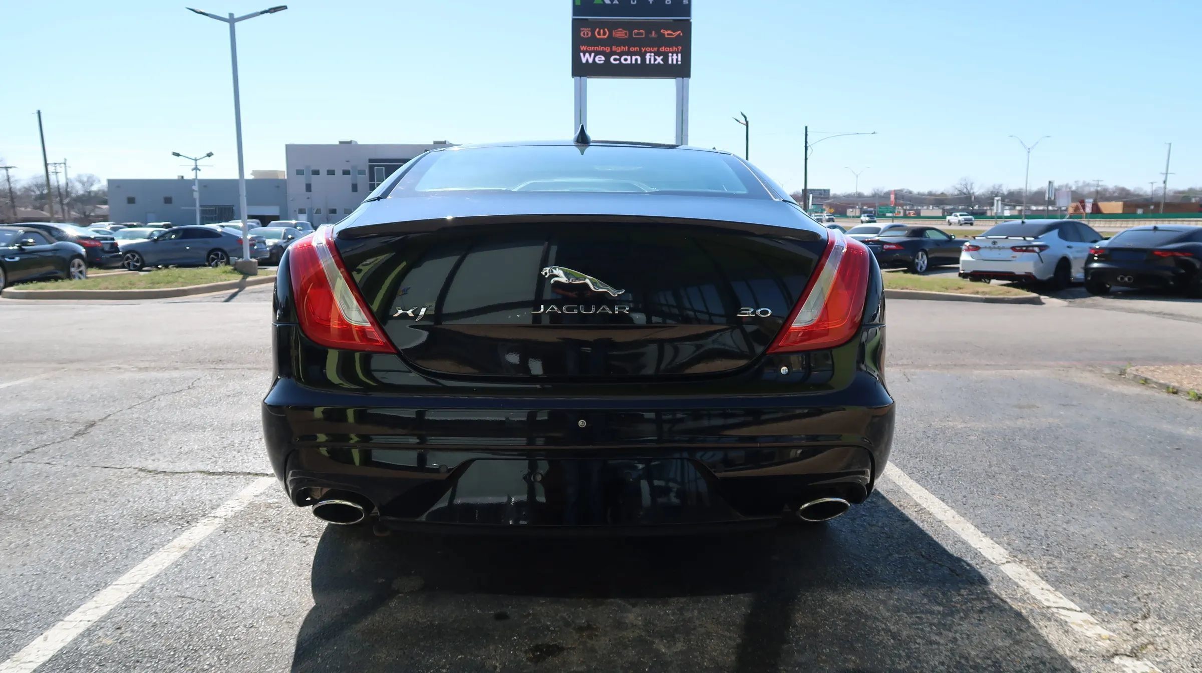 Used 2017 Jaguar XJ R-Sport RWD image 9
