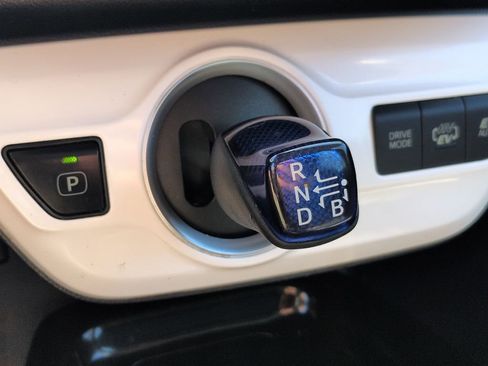 Used 2017 Toyota Prius Prime Advanced w/ Carpet Mat Package image 27