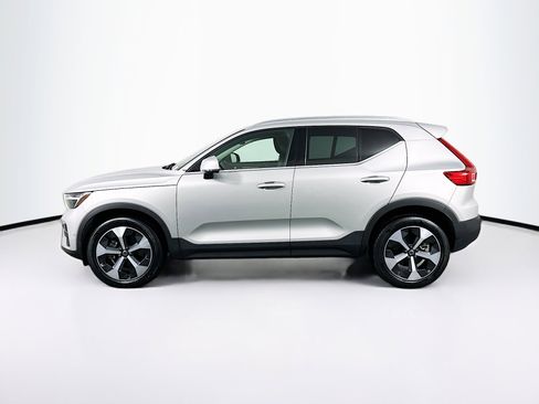Used 2025 Volvo XC40 B5 Plus image 4