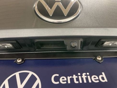 Certified 2022 Volkswagen Taos SE image 7