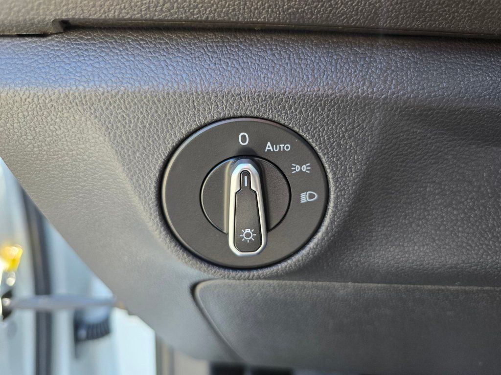 Used 2024 Volkswagen Jetta SE FWD image 36