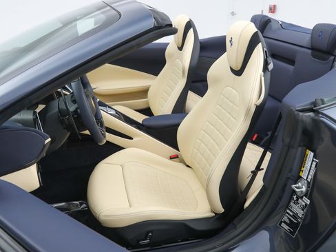 Certified 2025 Ferrari Roma Spider RWD image 5