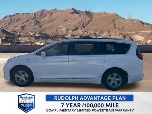 Used 2018 Chrysler Pacifica Limited image 3