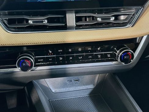 Used 2025 Chevrolet Equinox ACTIV image 21